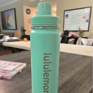 24oz NWT minty green Lululemon tumbler